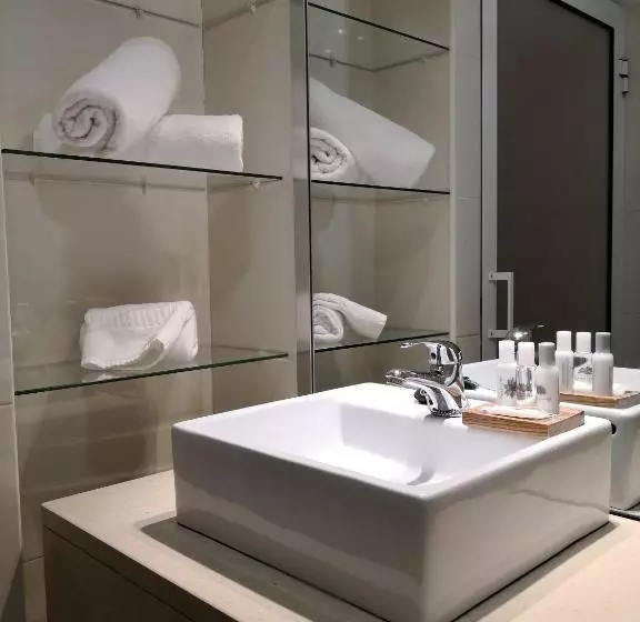 Travellers Pearl By Storytellers