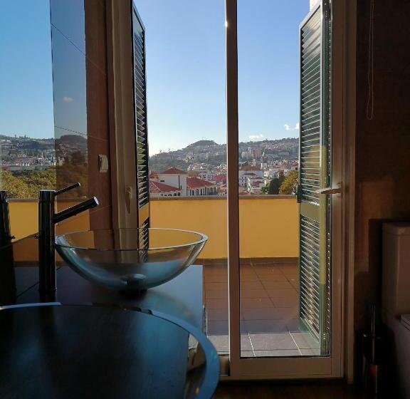 Travellers Pearl By Storytellers