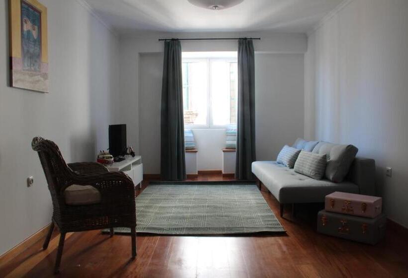 Travellers Pearl By Storytellers