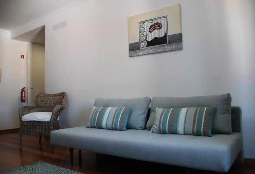 Travellers Pearl By Storytellers