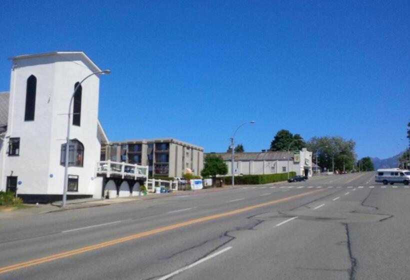 Char's Landing Hostel