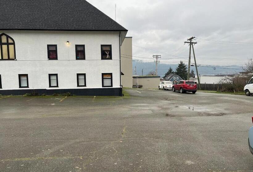 Char's Landing Hostel