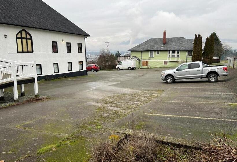 Char's Landing Hostel