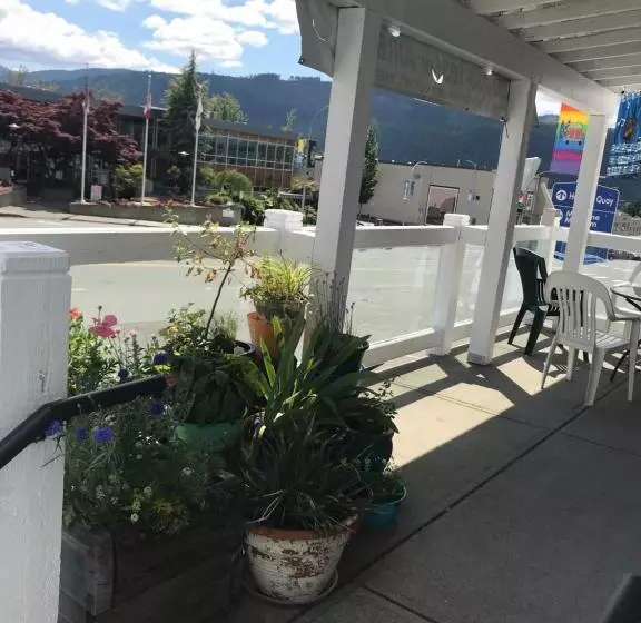 Char's Landing Hostel