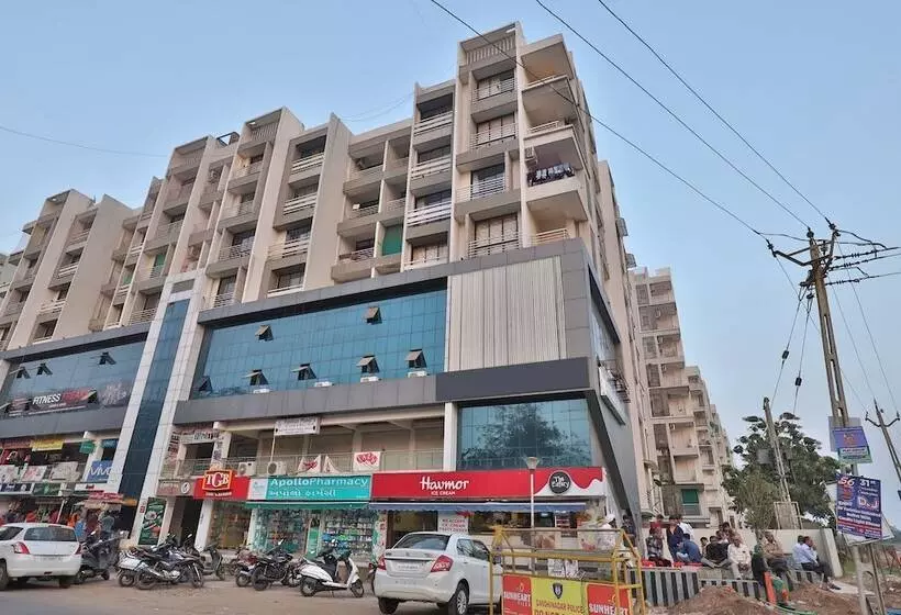 ホテル Kajri Residency