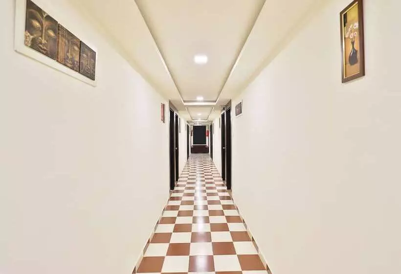 ホテル Kajri Residency