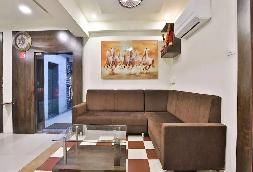 ホテル Kajri Residency