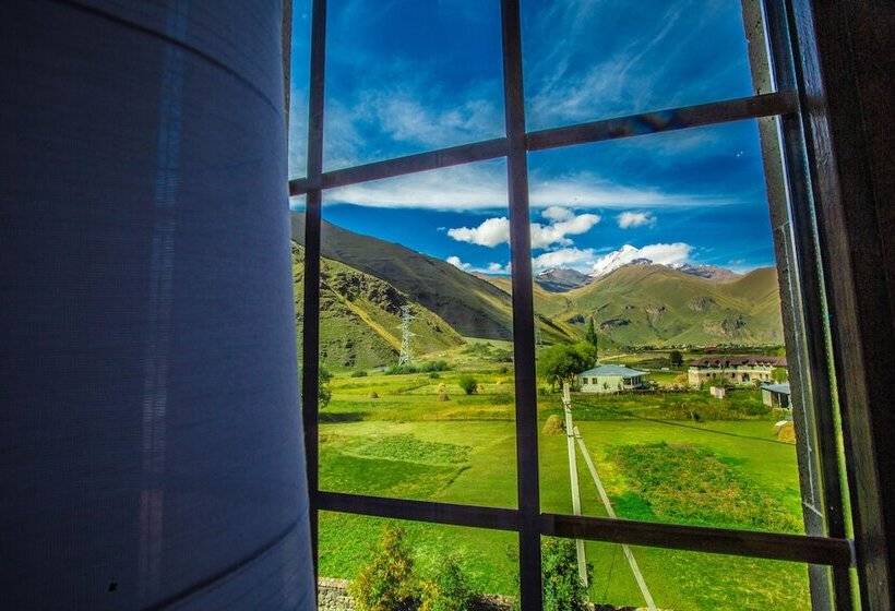 בית מלון כפרי Sno Inn Kazbegi