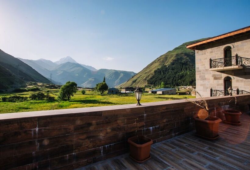 בית מלון כפרי Sno Inn Kazbegi