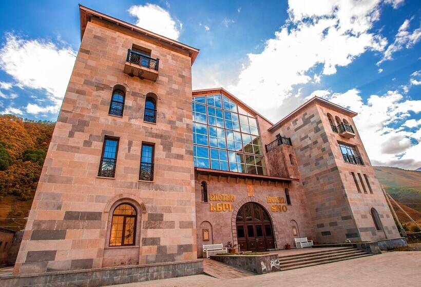 בית מלון כפרי Sno Inn Kazbegi