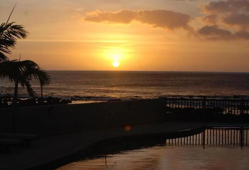 هتل Sunset Reef Resort & Spa