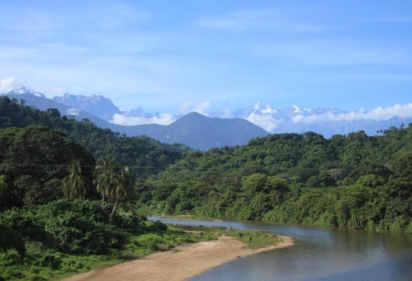 La Natura Hostel & Pool