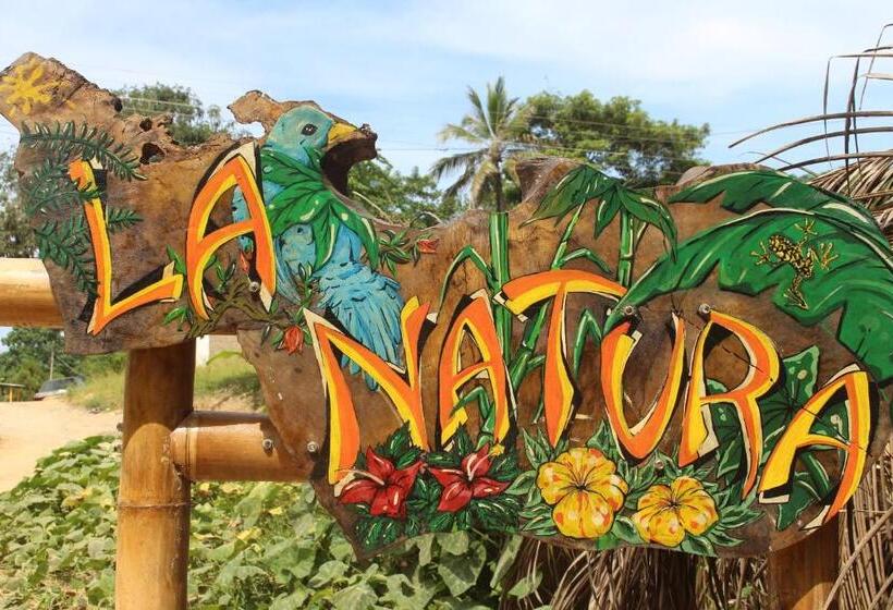 La Natura Hostel & Pool