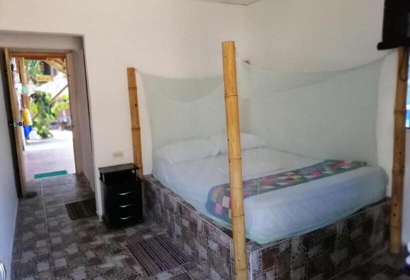 La Natura Hostel & Pool