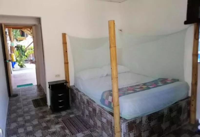 La Natura Hostel & Pool