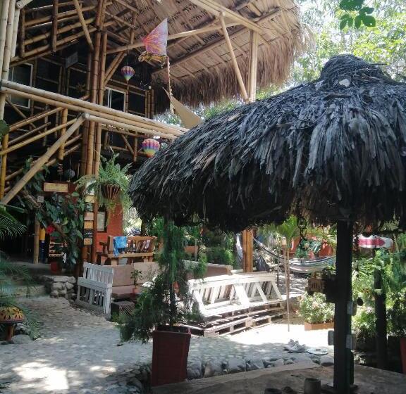 La Natura Hostel & Pool