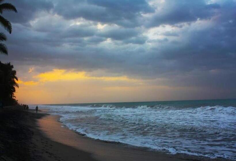 La Natura Hostel & Pool