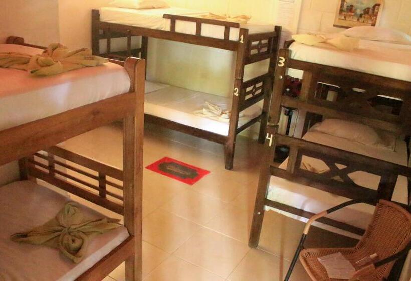 La Natura Hostel & Pool