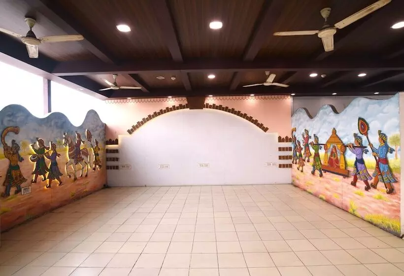 هتل Vrundavan Residency