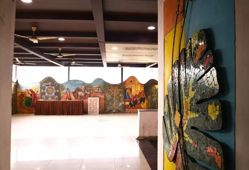 هتل Vrundavan Residency