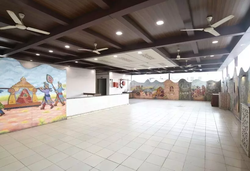 هتل Vrundavan Residency