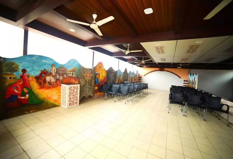 هتل Vrundavan Residency