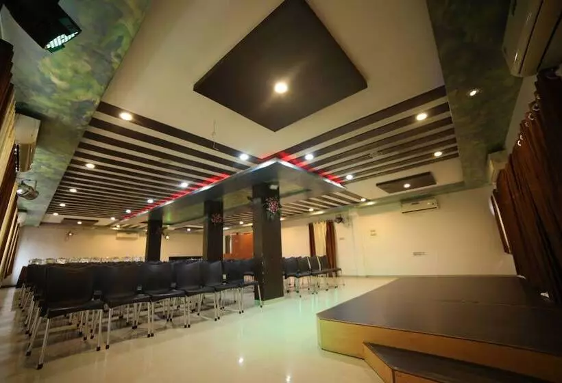 هتل Vrundavan Residency