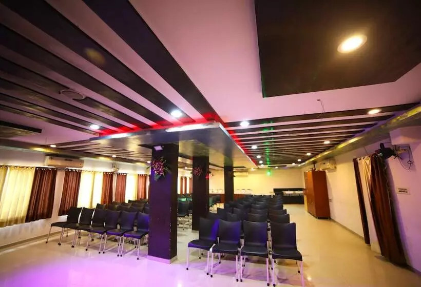 هتل Vrundavan Residency