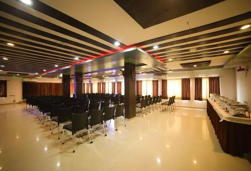 هتل Vrundavan Residency