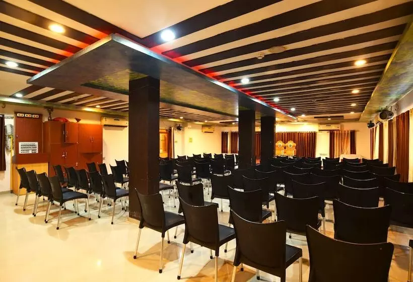 هتل Vrundavan Residency