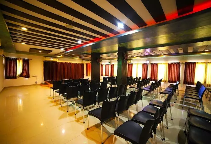 هتل Vrundavan Residency