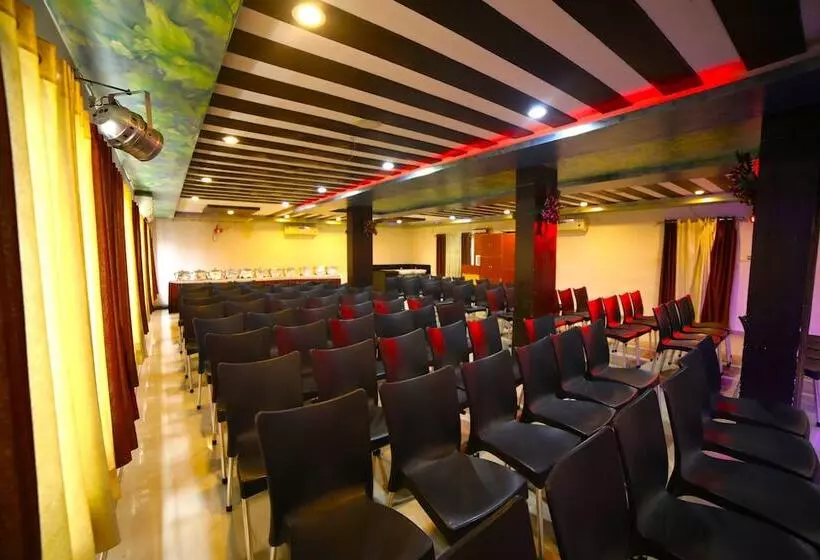 هتل Vrundavan Residency