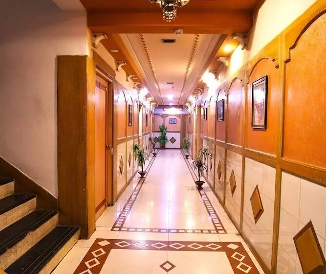 هتل Vrundavan Residency