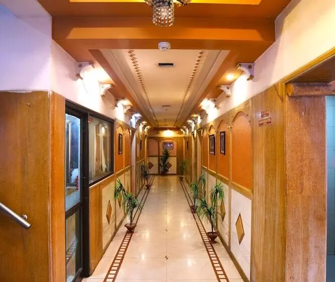 هتل Vrundavan Residency
