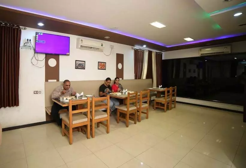 هتل Vrundavan Residency