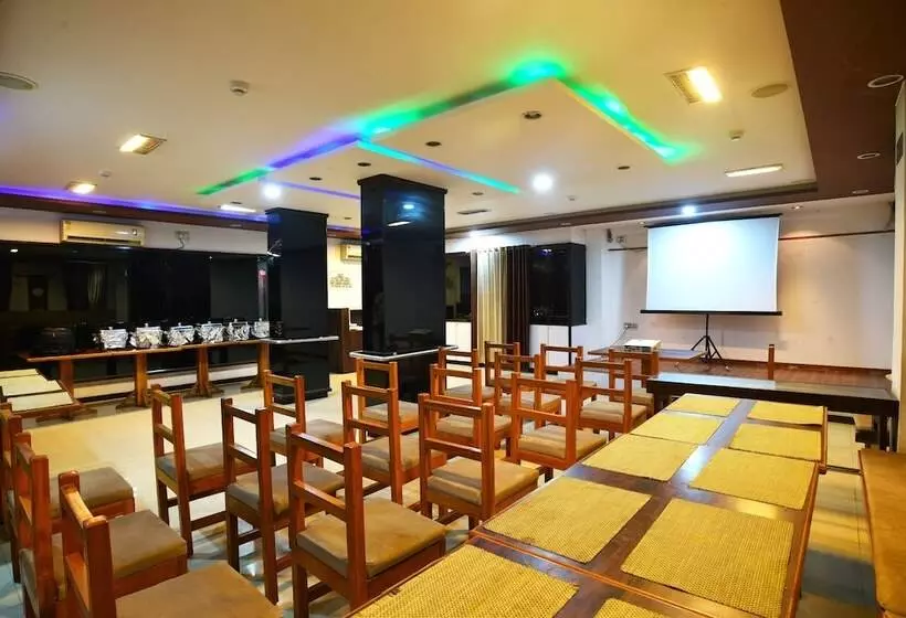 هتل Vrundavan Residency
