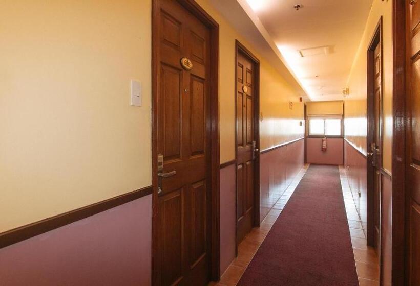 Hotell Reddoorz @ Comfy Inn Ermita Manila