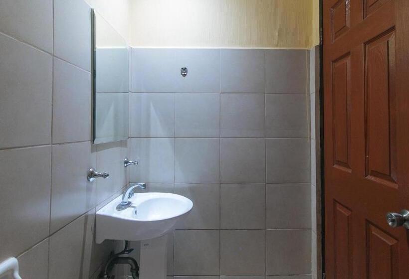 Hotell Reddoorz @ Comfy Inn Ermita Manila