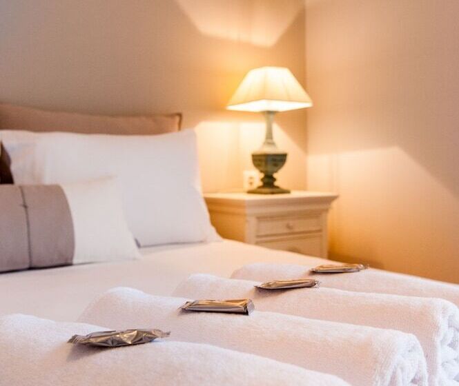 ホテル Anna Platanou