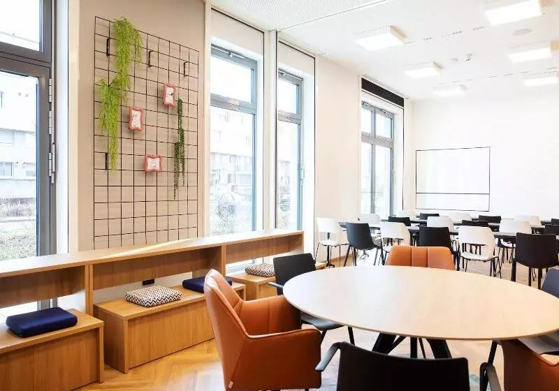 Loginn Hotel Köln Airport