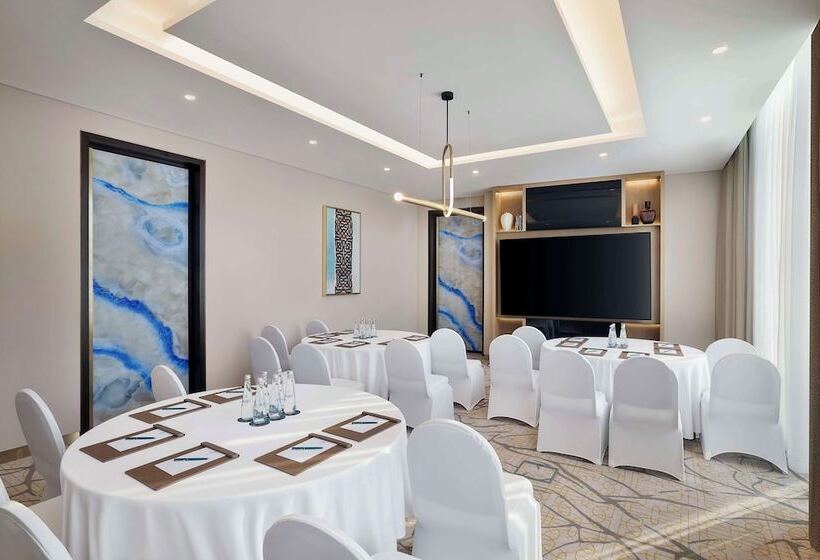 هتل Embassy Suites By Hilton Dubai Business Bay