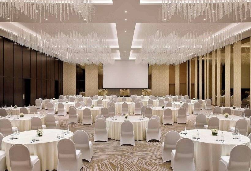 هتل Embassy Suites By Hilton Dubai Business Bay