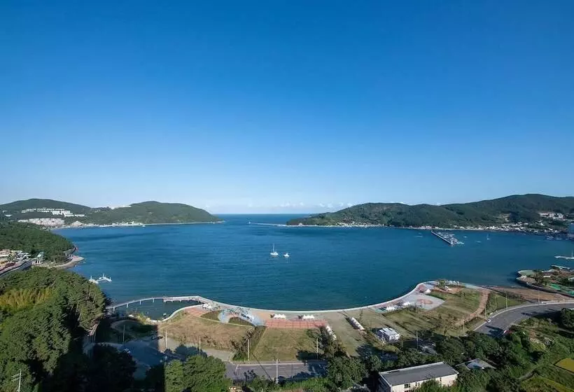 Hotelli Ramada Suites By Wyndham Geoje