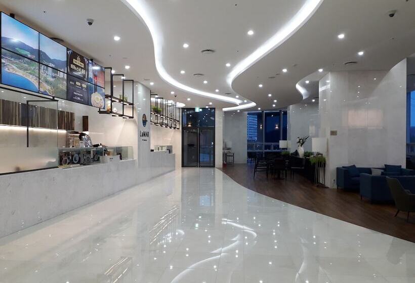 בית מלון כפרי Ramada Suites By Wyndham Geoje