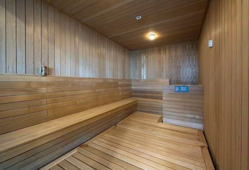 Hotelli Ramada Suites By Wyndham Geoje