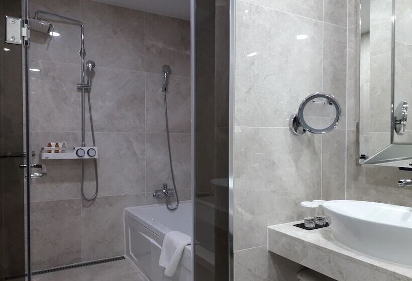 בית מלון כפרי Ramada Suites By Wyndham Geoje