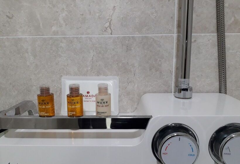 בית מלון כפרי Ramada Suites By Wyndham Geoje