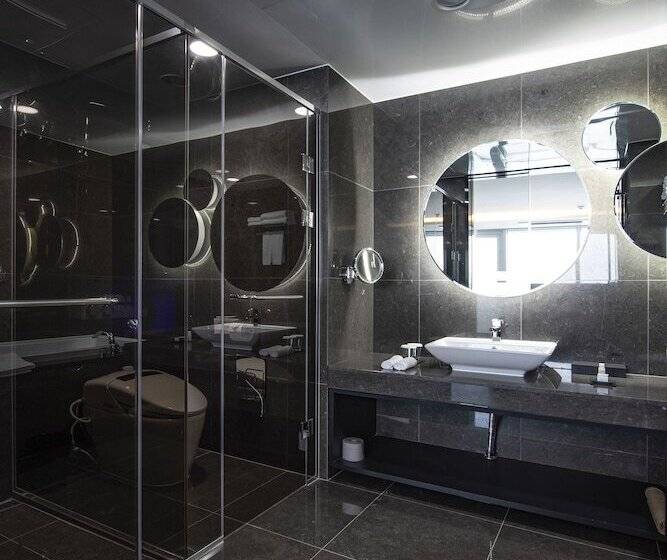 בית מלון כפרי Ramada Suites By Wyndham Geoje