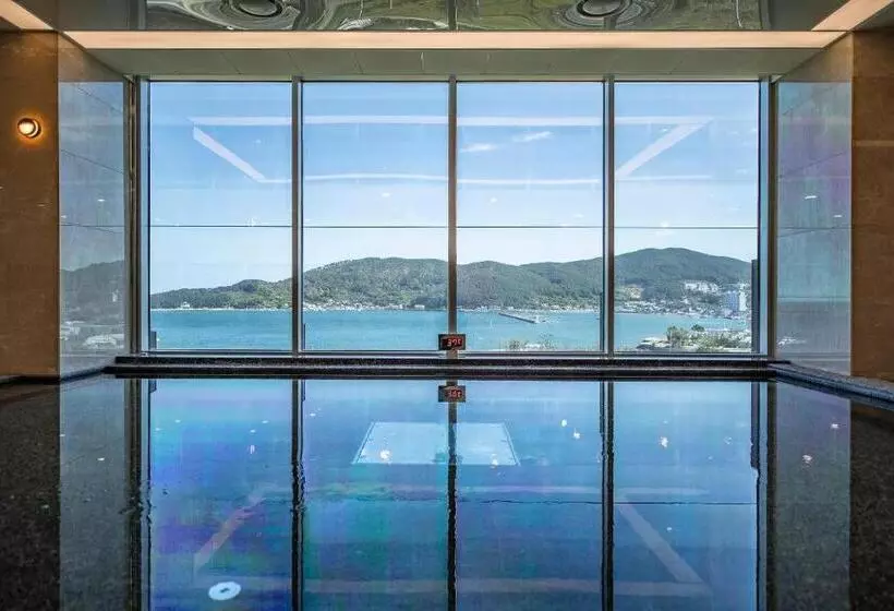 Hotelli Ramada Suites By Wyndham Geoje