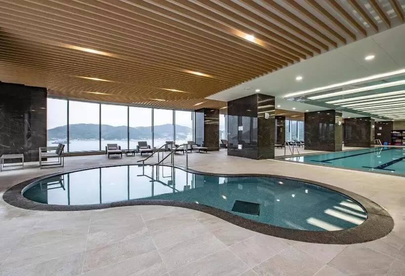 Hotelli Ramada Suites By Wyndham Geoje